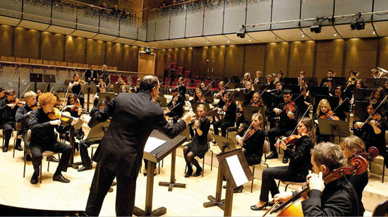 Tolles Konzert vom Jugendsinfonieorchester f&#00252;r Helfen ohne Grenzen