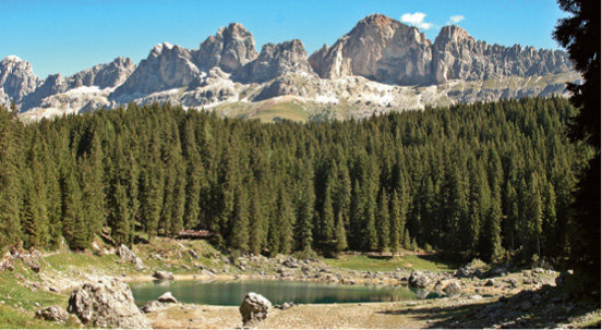 Ein beliebtes Wanderziel in Südtirol ist auch das Gebiet rund um den Rosengarten/Latemar mit dem Karersee - FOTO: Dorothea Jacob / pixelio.de