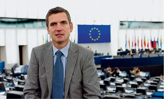Herbert Dorfmann ist seit Juni 2009 Abgeordneter des Europ&#00228;ischen Parlaments und in mehreren Aussch&#00252;ssen t&#00228;tig, u.a. im Ausschuss f&#00252;r Wirtschaft und W&#00228;hrung 