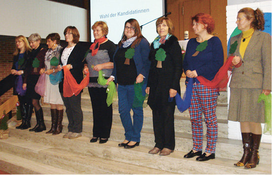 Die Landesleitung der Frauen im KVW: &#08233;Helga Mutschlechner Holzer (Landesvorsitzende), Margareth Fink (1. stellv. Vorsitzende), &#08232;Ursula Steinkasserer Goldwurm (2. stellv. Vorsitzende), Marion Fischer Pfeifer, Annemarie Lang Schenk, Erna Marsoner Huber, Petra Mayr, Rosa Stecher Weissenegger und Marisa Torggler Kerschbaumer.