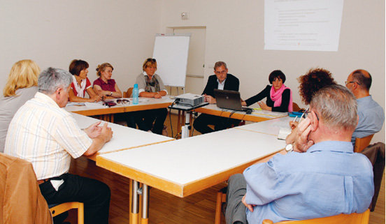 Landesr&#00228;tin Deeg startete die Diskussion &#00252;ber ein neues Kinderbetreuungskonzept beim KVW in Bozen.&#08233;&#08233;Foto: LPA
