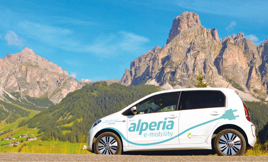 Alperia verringert die sch&#00228;dlichen CO2-Emissionen und profitiert von den geringeren Wartungs- und Nebenkosten f&#00252;r Elektroautos.