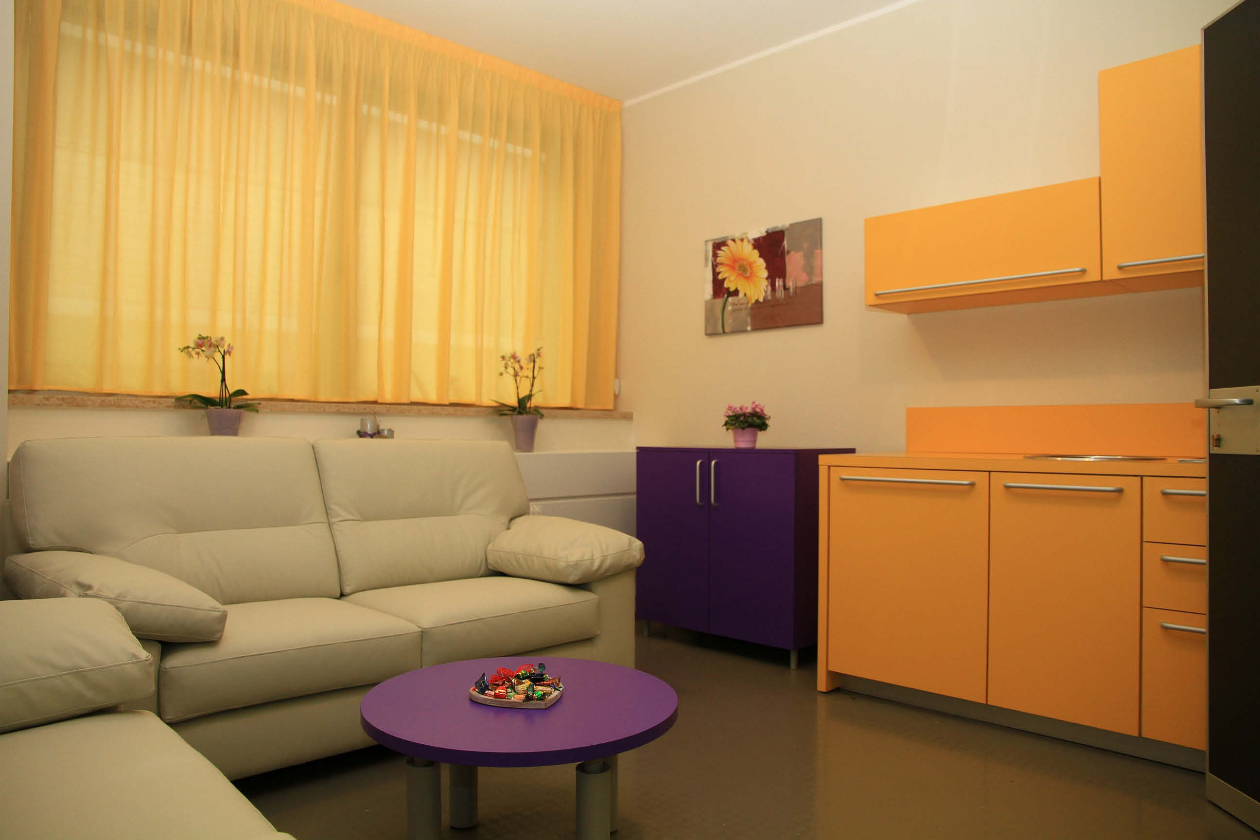Uno spazio per parlare - la stanza Oasis , arredata dall'associazione Papavero - Mohn&#08233;